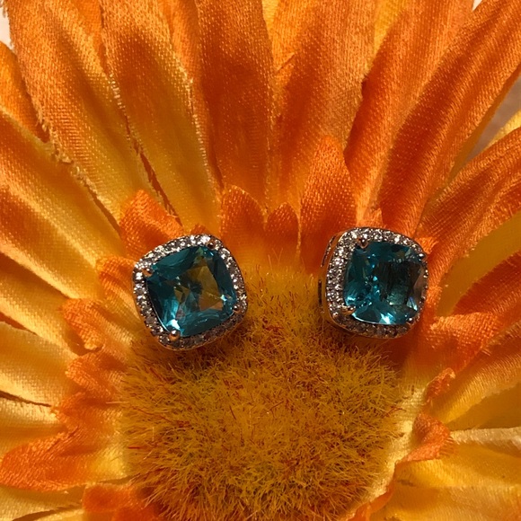 ❤️set/3 CZ studs - Picture 2 of 5